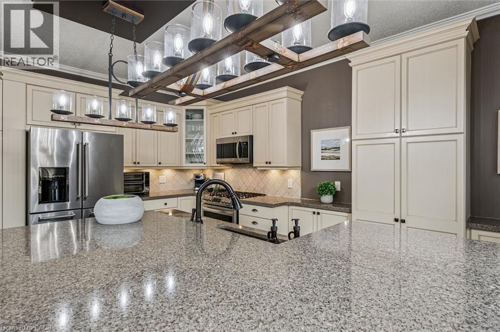 707 COMMONWEALTH Crescent thumbnail 13