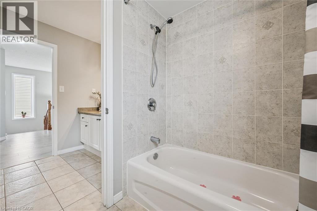 707 COMMONWEALTH Crescent thumbnail 25