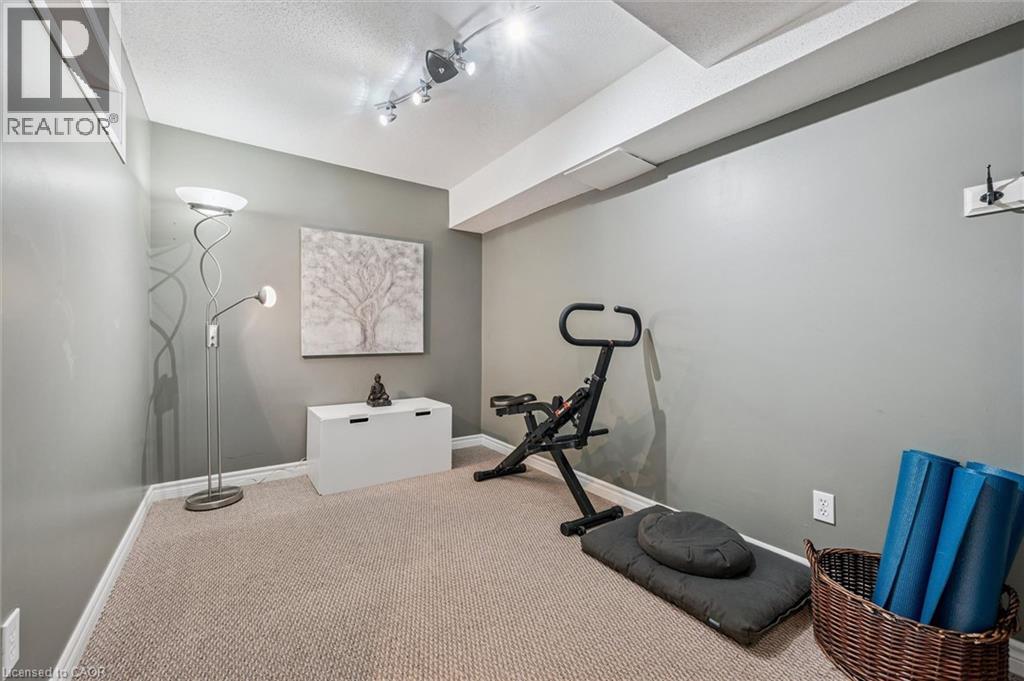707 COMMONWEALTH Crescent thumbnail 31